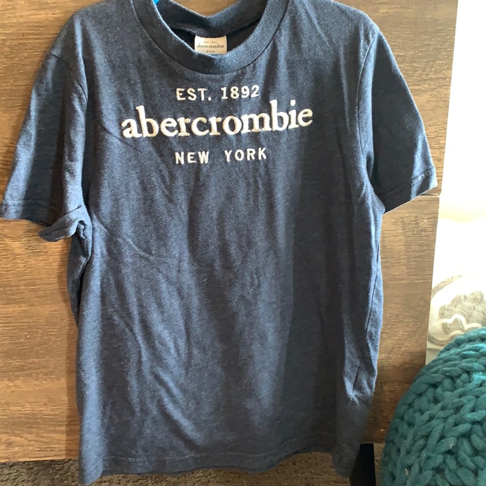 Abercrombie Kids Tee - M